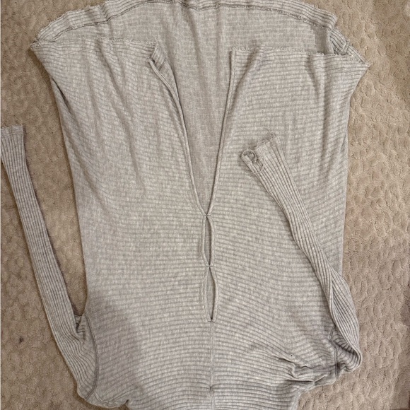 FP we the free open back distressed sweater size small - Picture 3 of 3